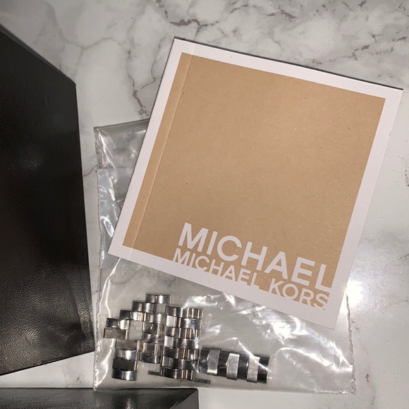 Micheal Kors Watch - Picture 3 of 4